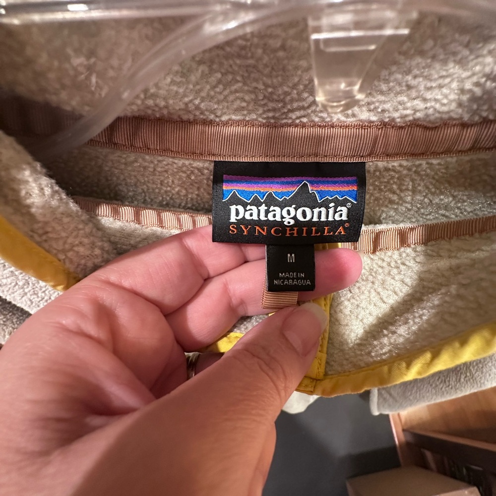 Patagonia Oatmeal Heather Fleece Pullover with Yellow Accents - Picture 6 of 7